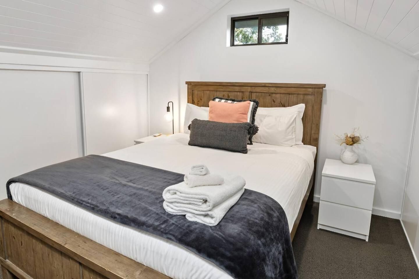 Luxe Loft - Contemporary Comfort By Mudgee's Cbd Holiday home