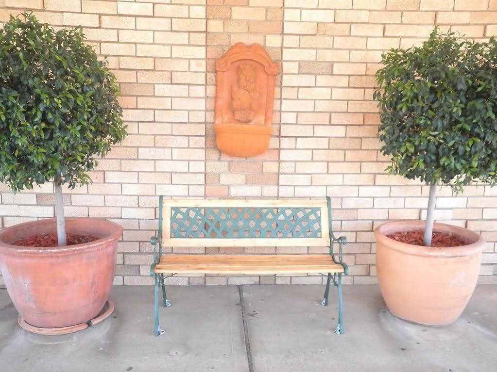 Ningana Motel 4*