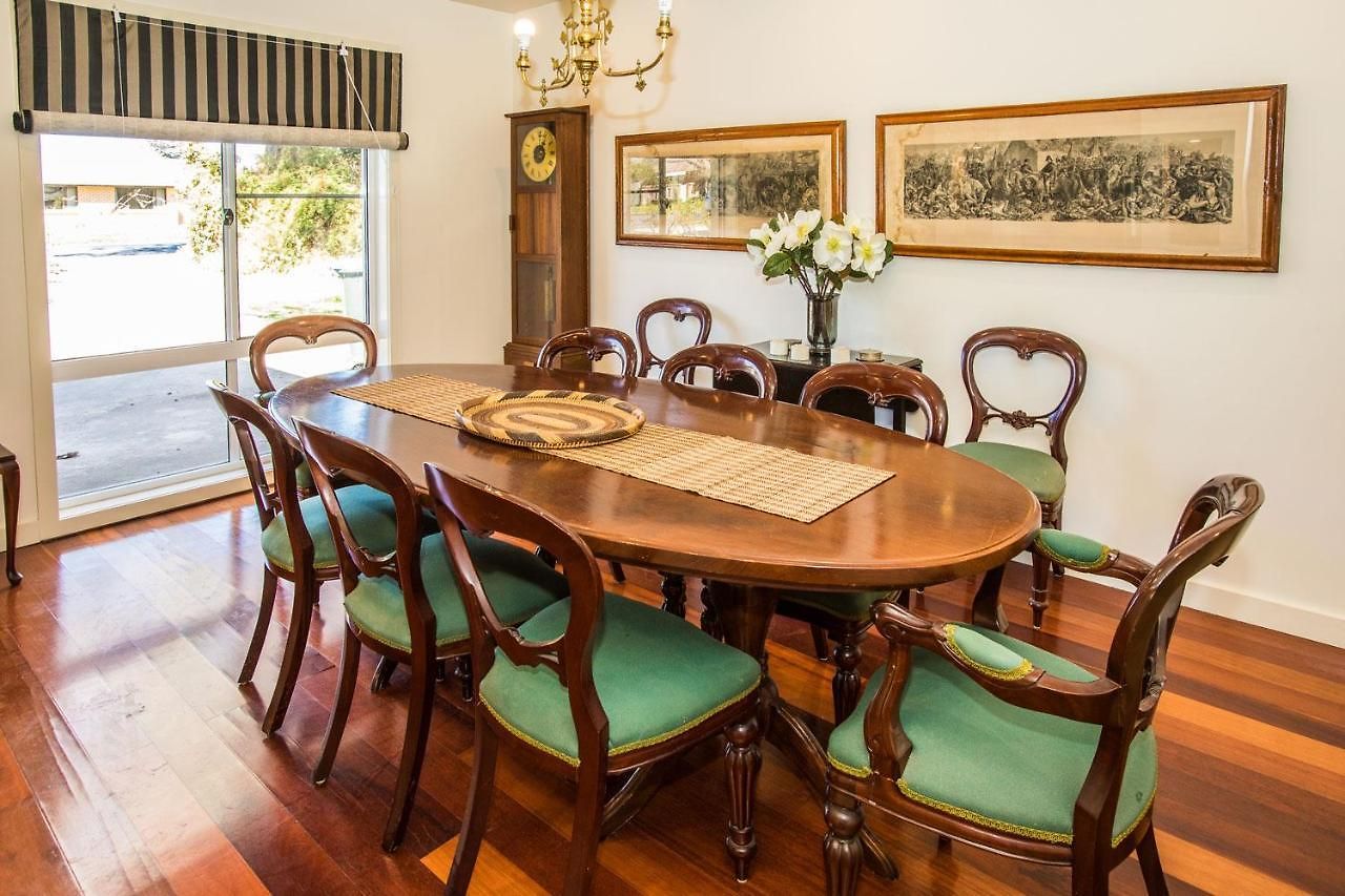 Country Grandeur At Elegant Group Getaway *