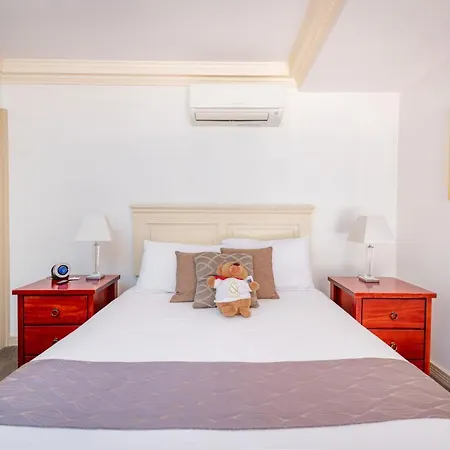 Cobb & Co Court Boutique Hotel