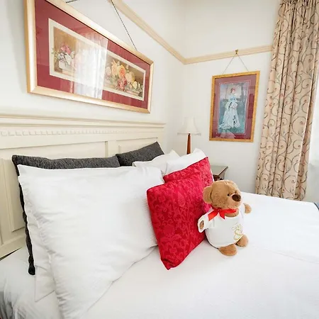 Cobb & Co Court Boutique Hotel