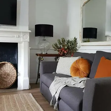 Samuels C1860 - In The Heart Of Holiday home *