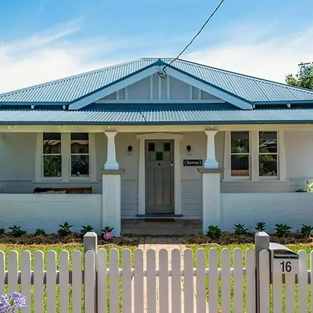 Holiday home Sunny Federation Charm In At Bunbinya *