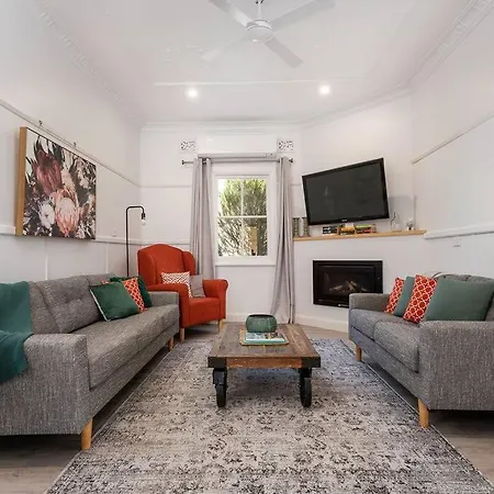Holiday home Sunny Federation Charm In At Bunbinya *