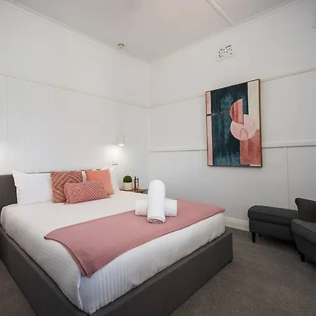 Sunny Federation Charm In At Bunbinya * Mudgee