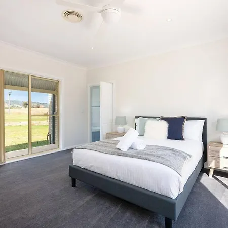 'orana Grove' Reset At A Vineyard Getaway Mudgee