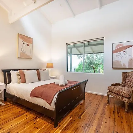 Holiday home The Riverstone Luxury Eco In The Hills