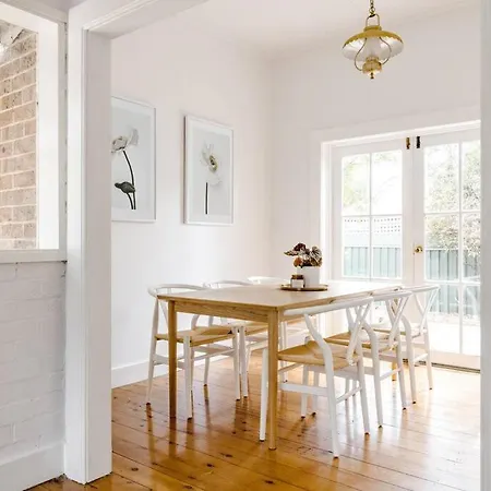 Cheerful Kuzman Retreat Holiday home Mudgee