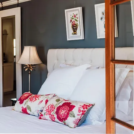 Enfield House 4*