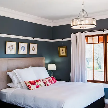 Enfield House 4*