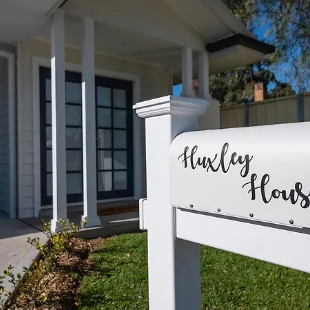 'huxley House' An Elegant Retreat With Backyard Holiday home Mudgee