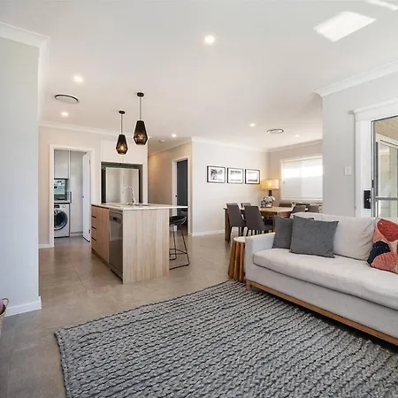 'huxley House' An Elegant Retreat With Backyard Holiday home Mudgee