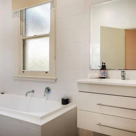 'micah House' A Art Deco Hideaway