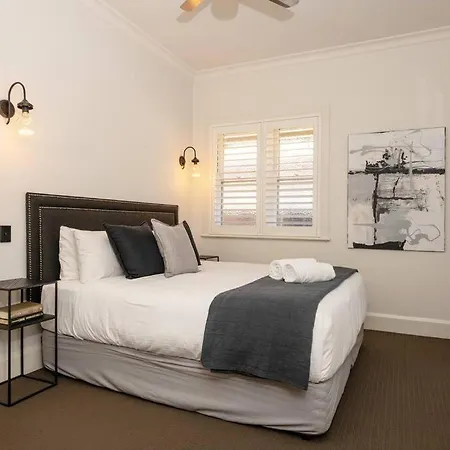 'micah House' A Art Deco Hideaway