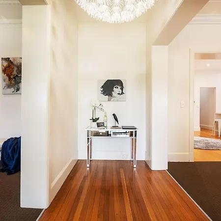 'micah House' A Art Deco Hideaway *