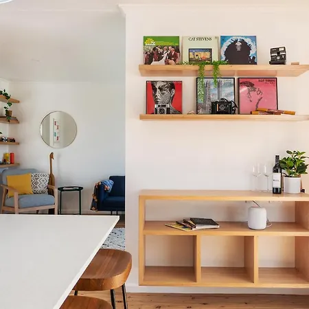 'mudgee Burrow' A Stylish Family