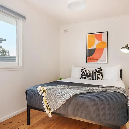 'mudgee Burrow' A Stylish Family Holiday home *