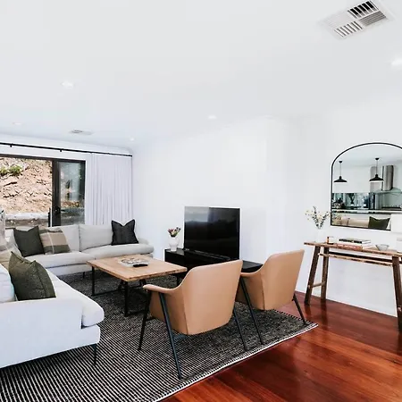 'omaroo' Homestead Escape Amongst Rolling Hills