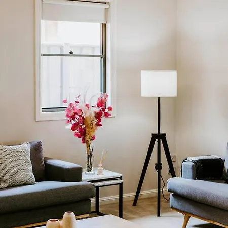 Gladstone Blush - Premium Comfort In Mudgee's Heart Holiday home