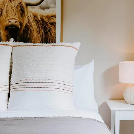 Holiday home Gladstone Blush - Premium Comfort In Mudgee's Heart *