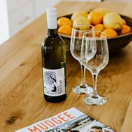 Holiday home Gladstone Blush - Premium Comfort In Mudgee's Heart
