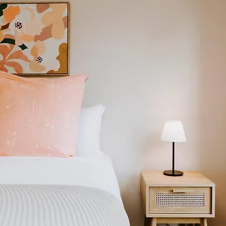 Gladstone Blush - Premium Comfort In Mudgee's Heart Holiday home *