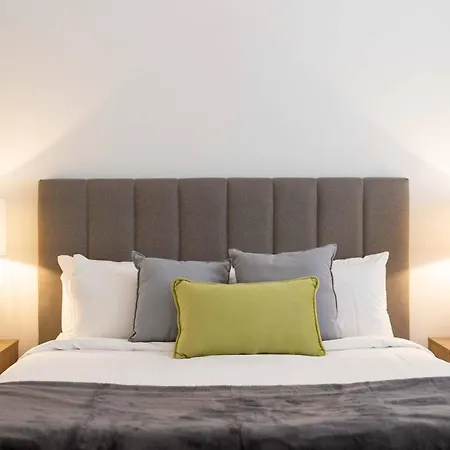 Holiday home Currawong - An Idyllic Group In Town *