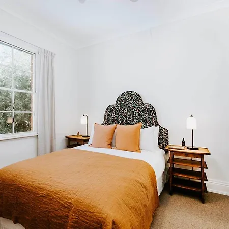 Riddell - A Federation Hideaway In Town