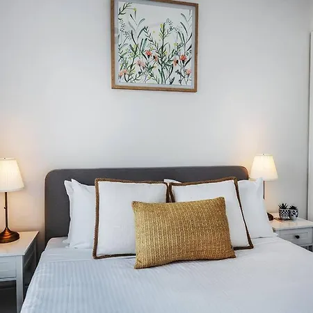 Mcg A Hamptons Inspired Holiday home Mudgee