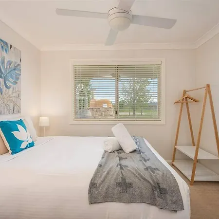 'vineyard Cottage' A Golden Escape Among The Vines Holiday home *