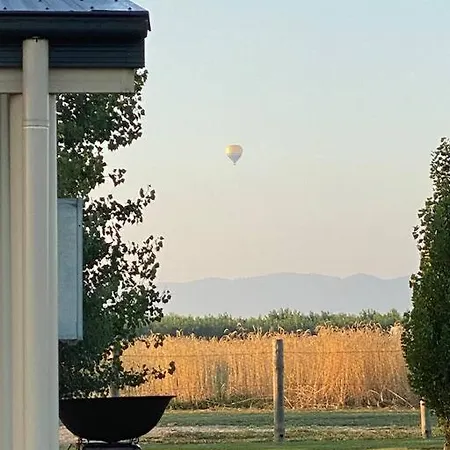 Holiday home 'vineyard Cottage' A Golden Escape Among The Vines Mudgee