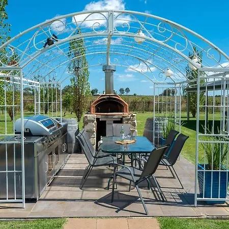 'vineyard Cottage' A Golden Escape Among The Vines Mudgee