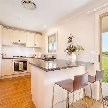 Holiday home 'vineyard Cottage' A Golden Escape Among The Vines Mudgee
