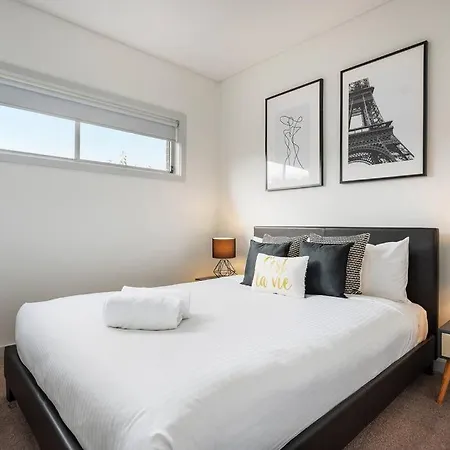 Luxury Meets Modern Along Cudgegong River *