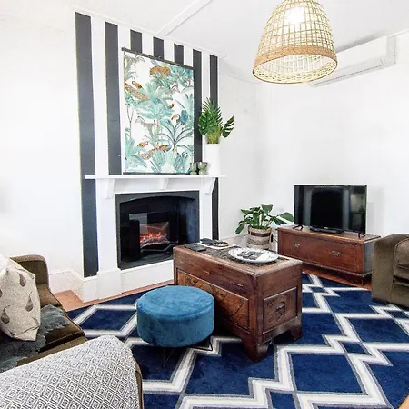 Apartment 70 On Mortimer