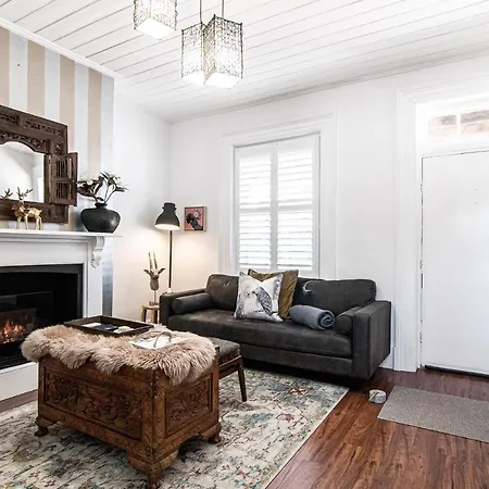 Apartment 70 On Mortimer *