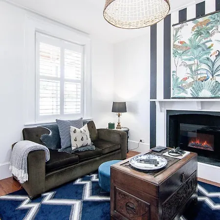Apartment 70 On Mortimer *