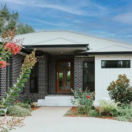 The Spot - A Modern All-season Retreat *