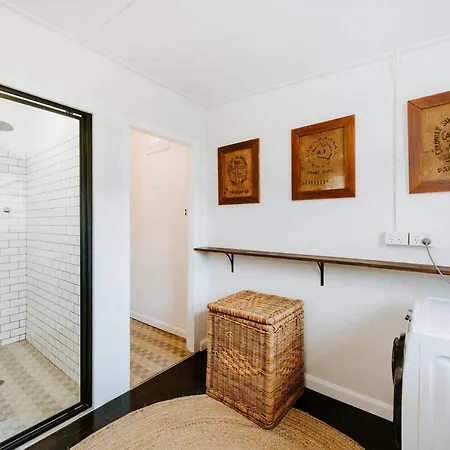 Holiday home Mortimer - A Pool Oasis In Heart Of *