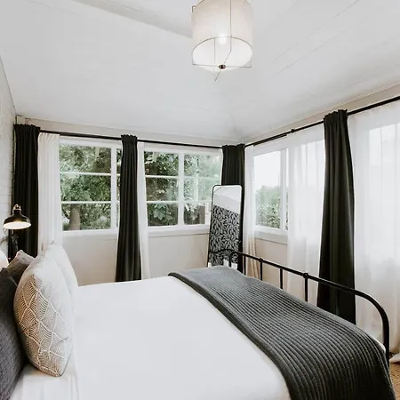 Holiday home Mortimer - A Pool Oasis In Heart Of Mudgee
