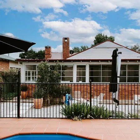 Holiday home Mortimer - A Pool Oasis In Heart Of Mudgee