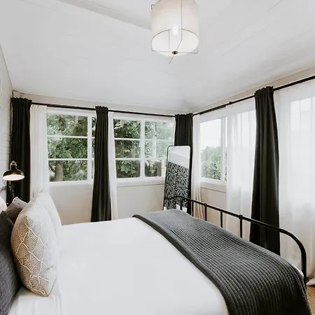 'mortimer Gardens' Country Charm In The Heart Of Holiday home *