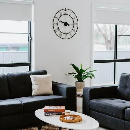 'logan House' A Modern Country-style Retreat