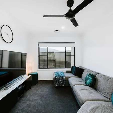 'logan House' A Modern Country-style Retreat Holiday home Mudgee