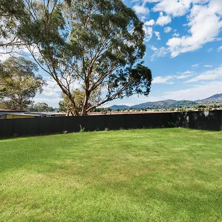 'logan House' A Modern Country-style Retreat Holiday home *
