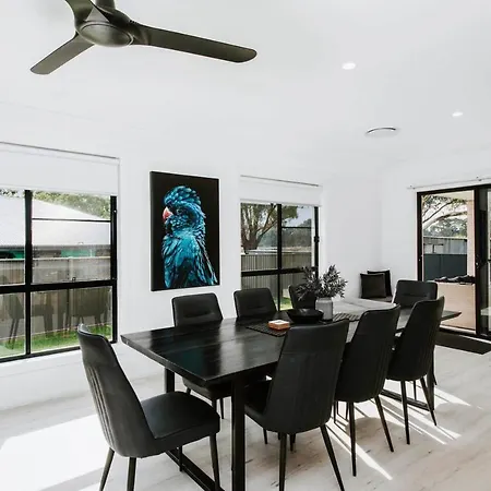 'logan House' A Modern Country-style Retreat Holiday home *