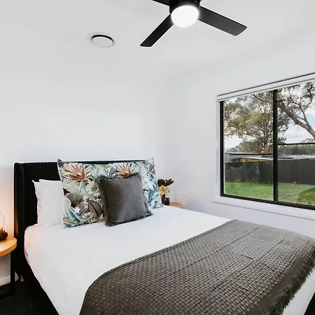 'logan House' A Modern Country-style Retreat