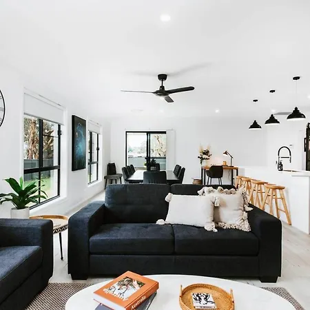 'logan House' A Modern Country-style Retreat Holiday home
