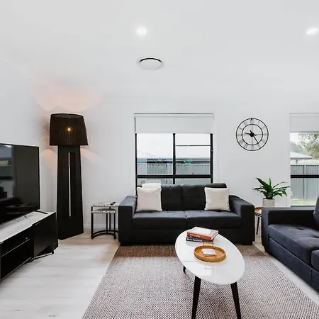 'logan House' A Modern Country-style Retreat Holiday home Mudgee
