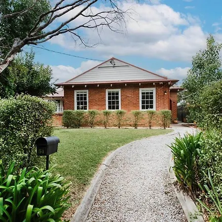 Holiday home 'mortimer Gardens' Country Charm In The Heart Of